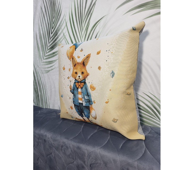 Гобеленовая наволочка "Лисенок с шариками" (45х45)
